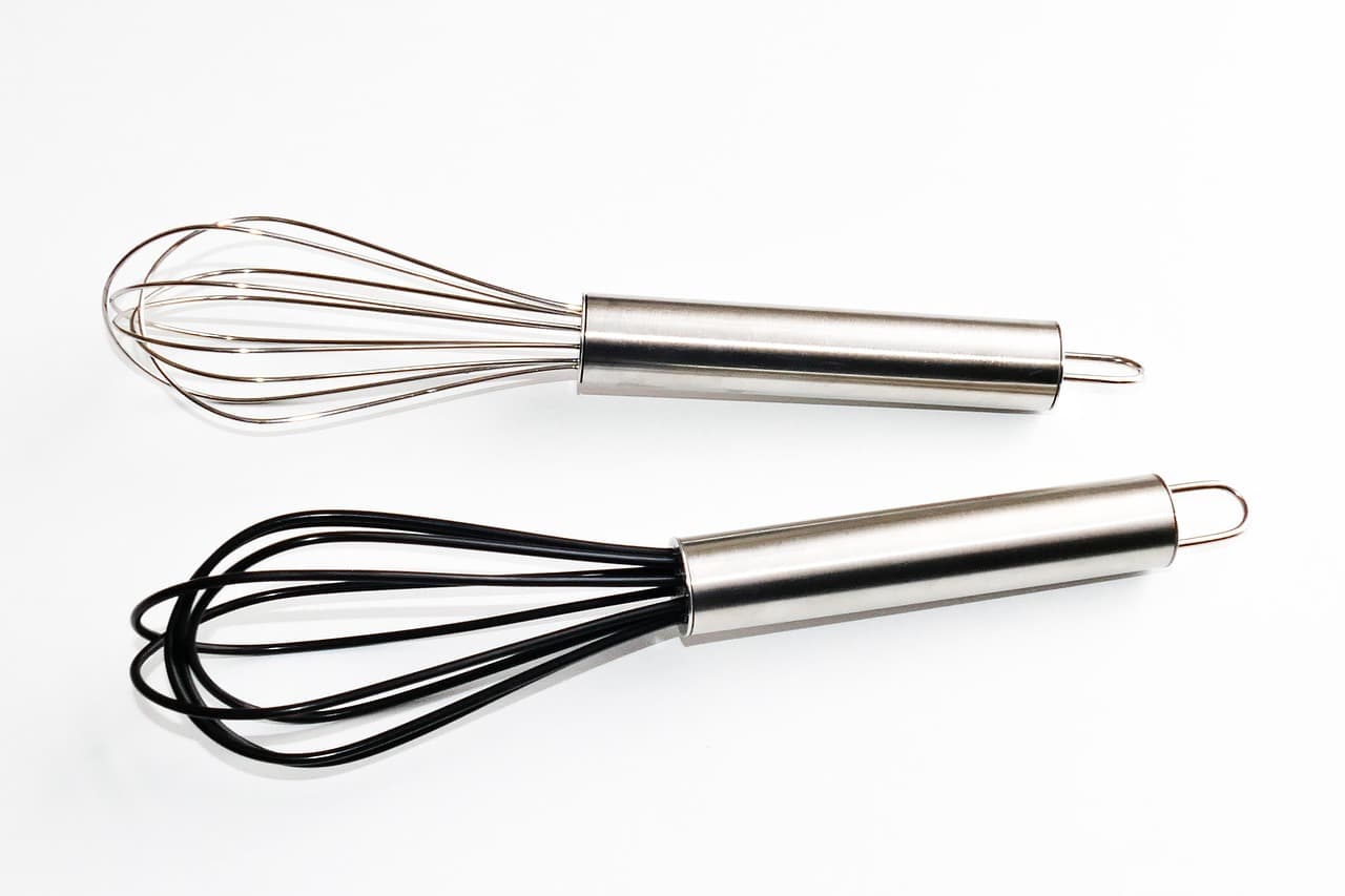 10 ustensiles de cuisine indispensables pour les chefs à domicile